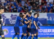 开云体育在线-中超职业足球比赛场景中的关键时刻！