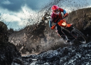 开云APP-当新西兰踏平亚特兰大，C罗状态火热背后的全球足球文化隐喻