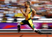 开云APP-阿隆索的绝地反击，梅赛德斯如何借雷诺之翼实现惊天翻盘