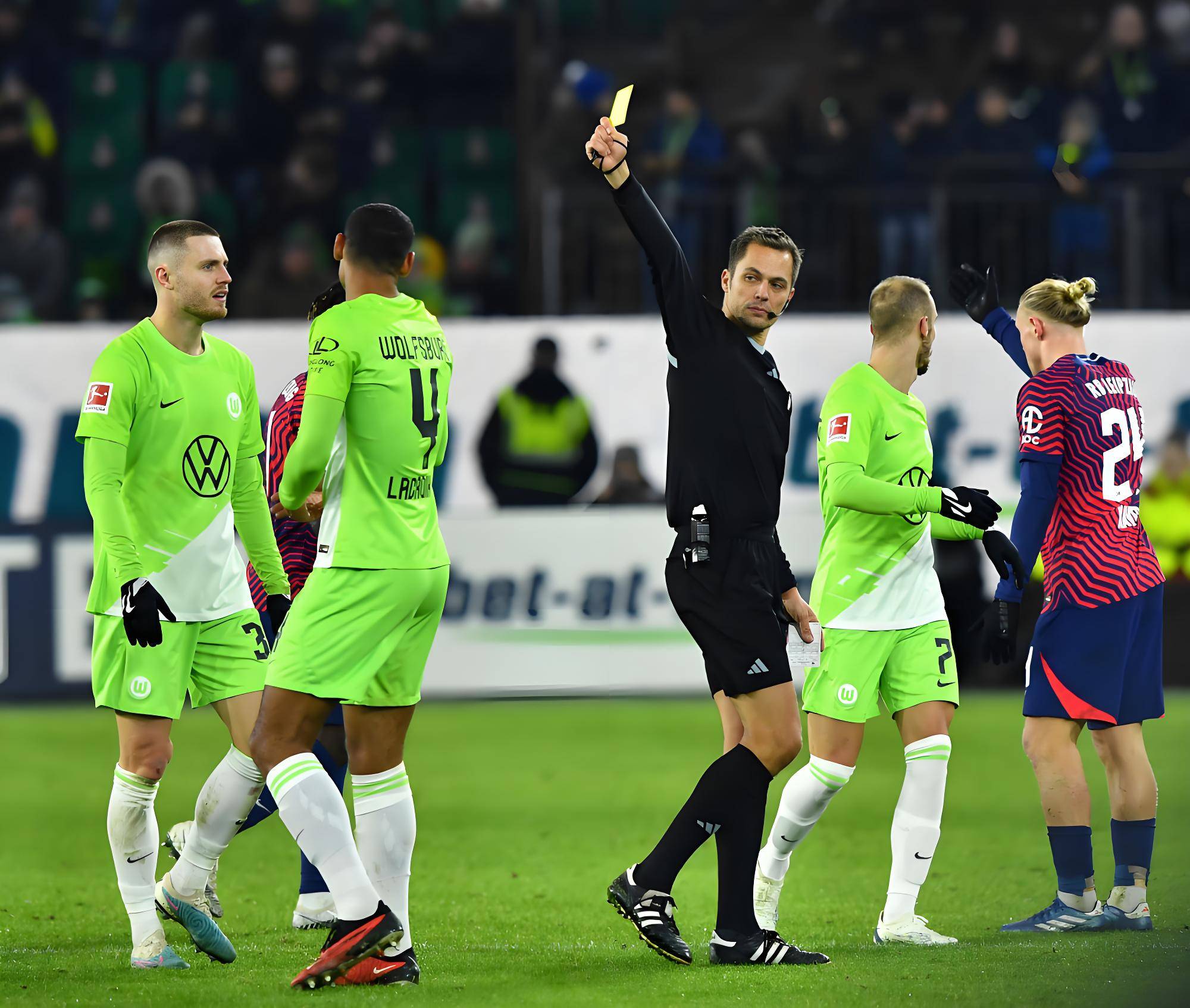 包含沃尔夫斯堡主场大胜，德甲攻击力再现狂潮的词条