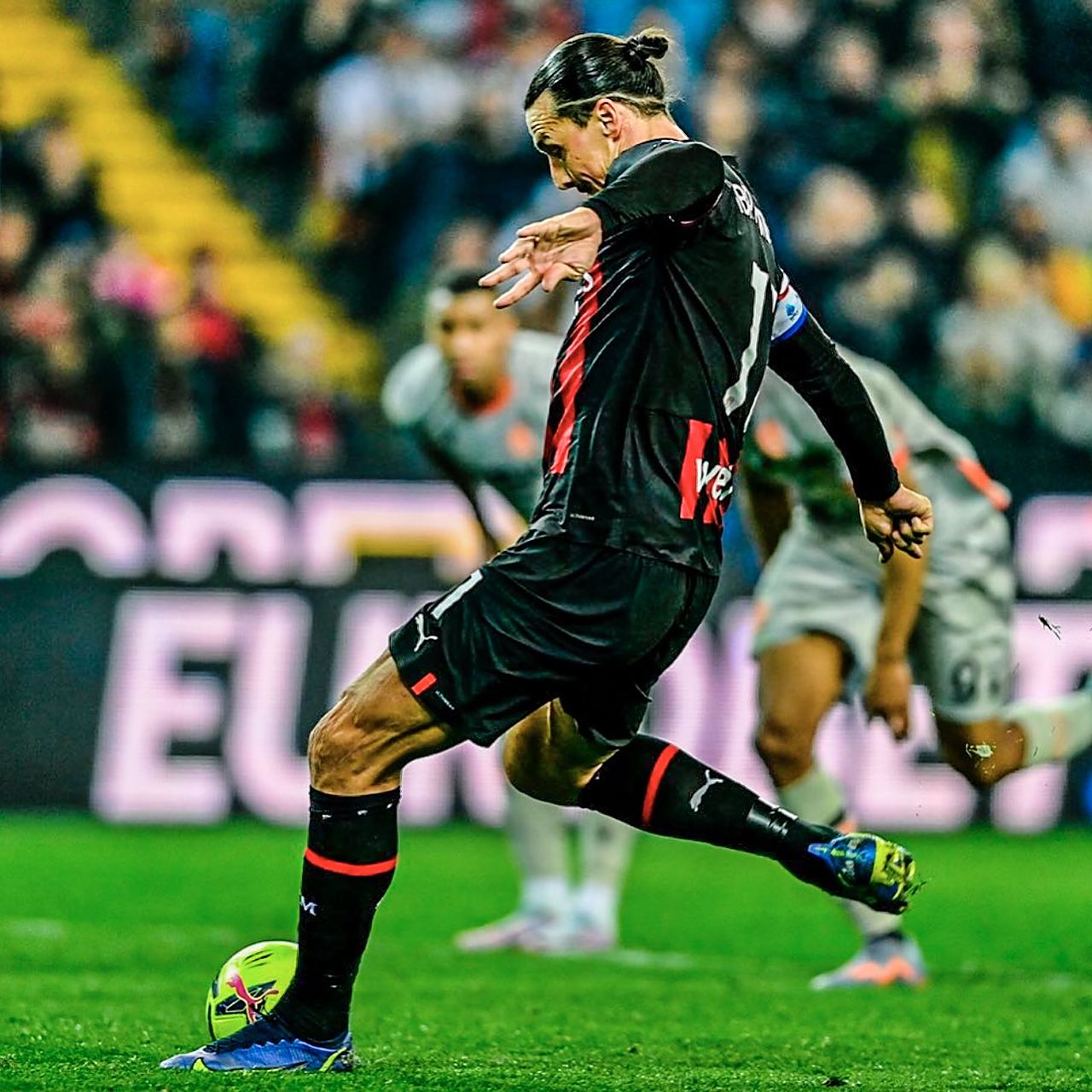 乌迪内斯客场战平克罗托内，稳定排名的简单介绍