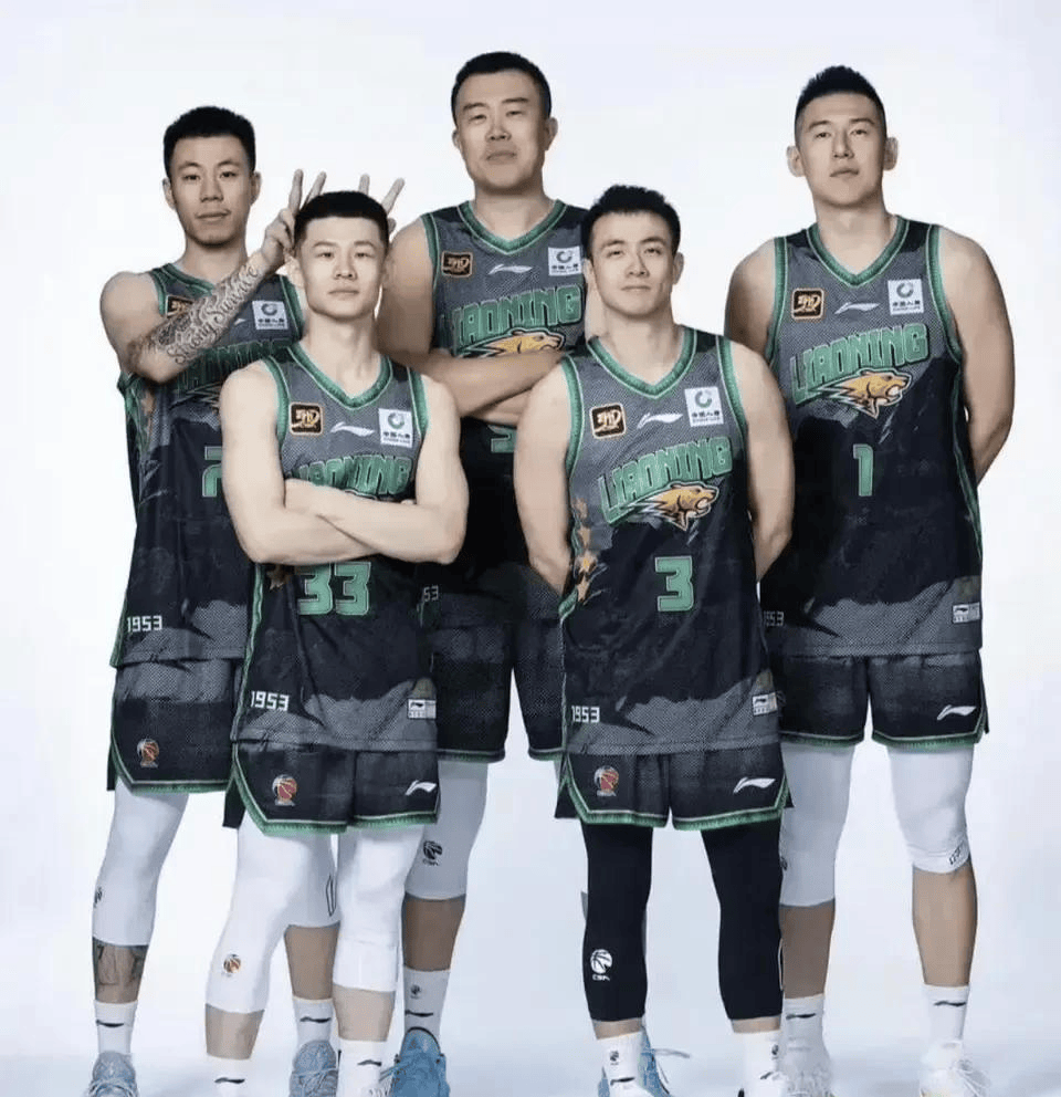 辽宁男篮主场逆转广东，登上榜首位置