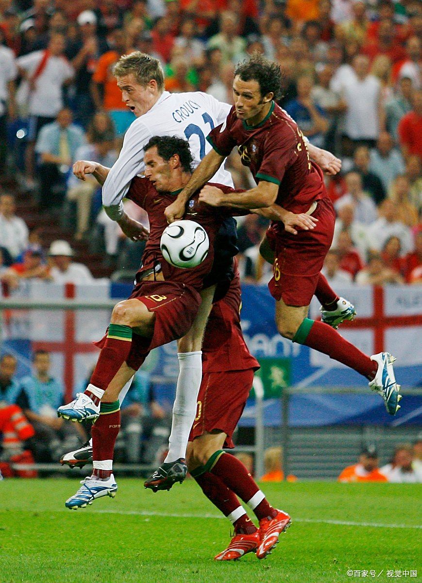 足球比赛邂逅浪漫，球场上演故事传奇的简单介绍