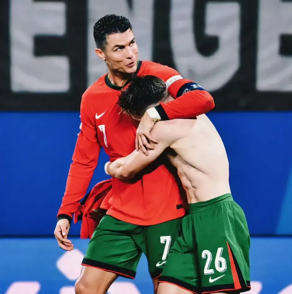 关于热血澎湃的对决吸引无数球迷的目光的信息