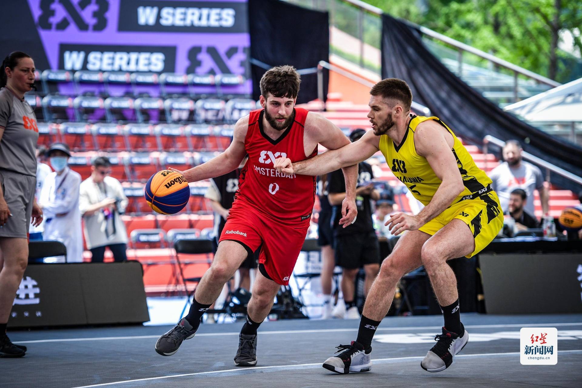 包含国际篮球比赛在华盛顿举行，众星齐聚的词条