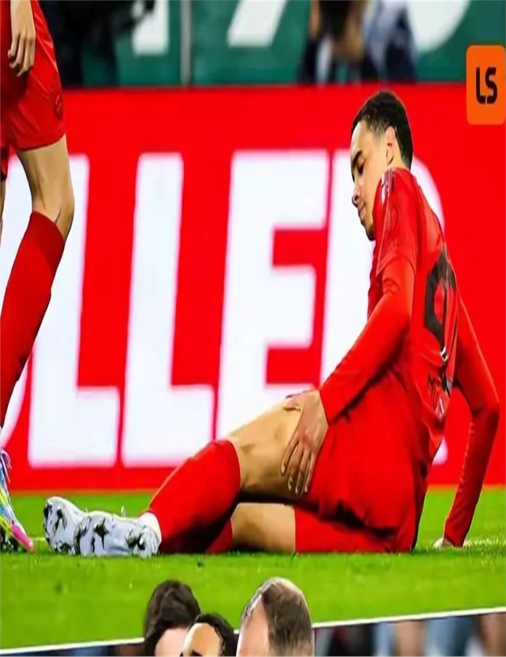 包含勒沃库森完胜拜仁，阿什拉夫统治全场的词条