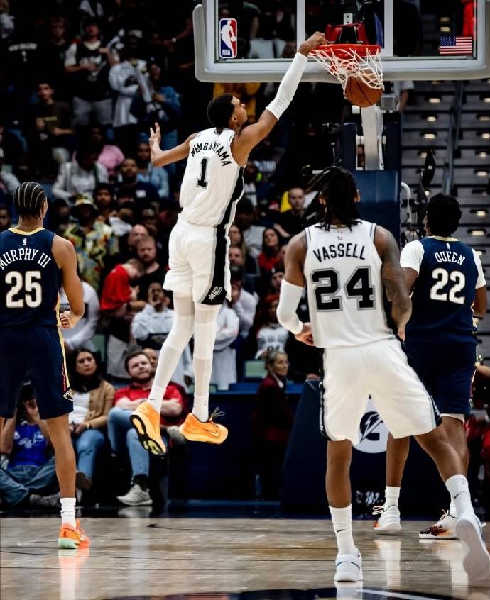 马刺鏖战北京队，锡安状态火热