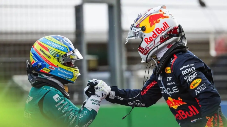 阿斯顿马丁翻盘威廉姆斯，维斯塔潘带队取胜的简单介绍