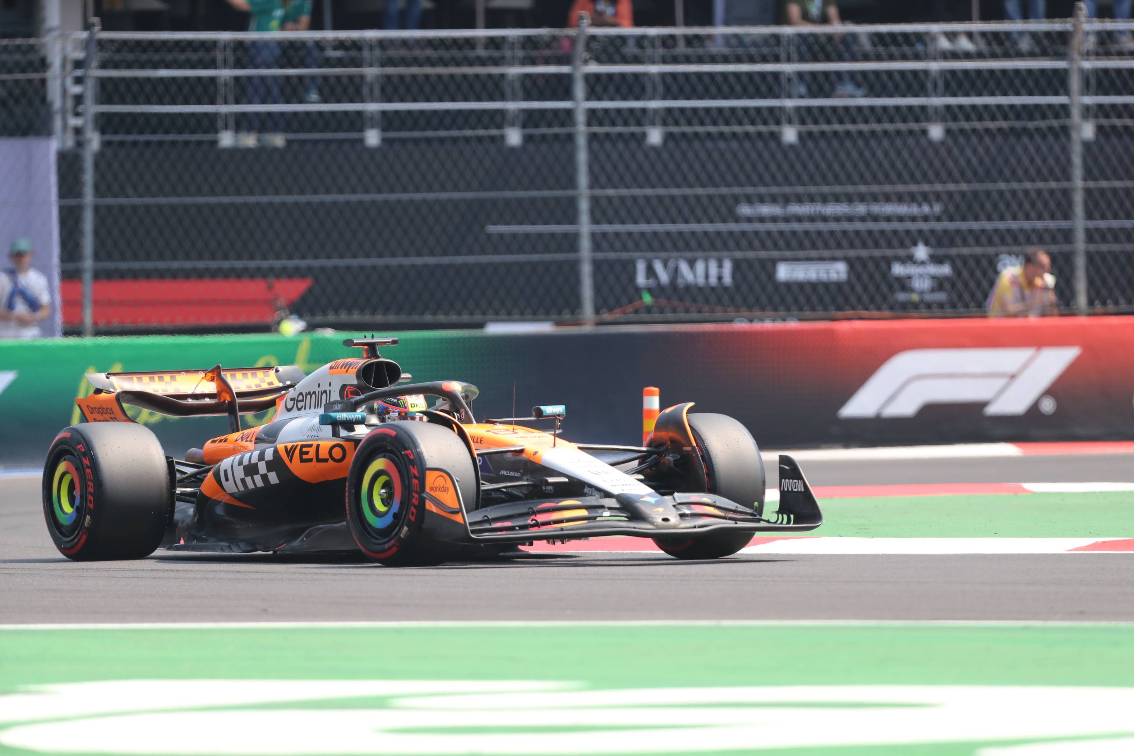 关于哈斯车队轻取红牛二队，皮亚斯特里统治全场的信息