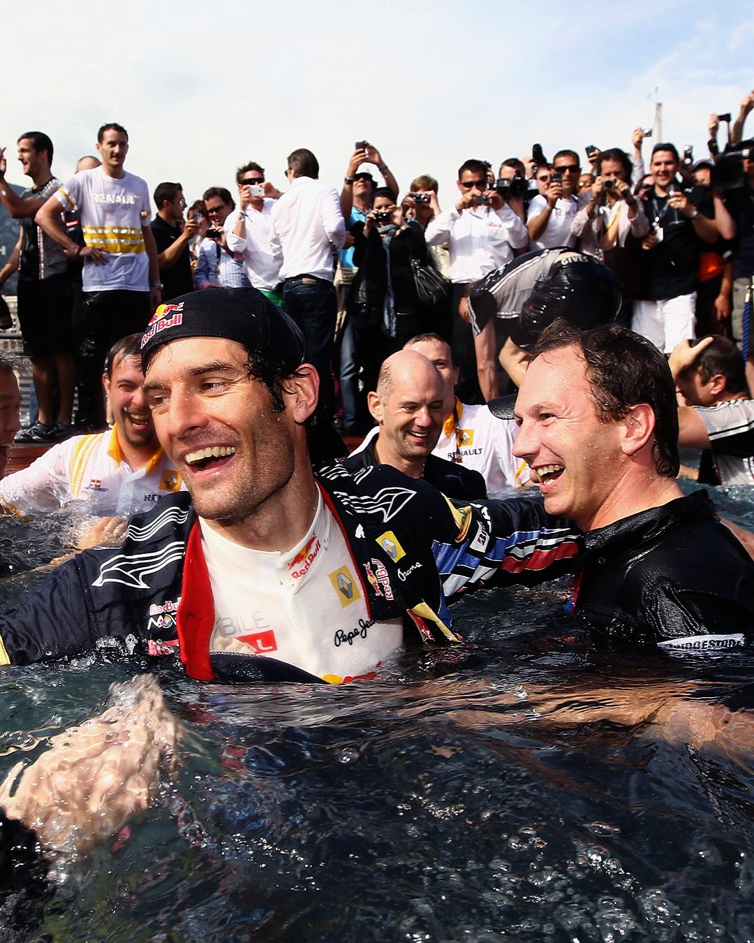 红牛车队鏖战索伯车队，汉密尔顿统治全场的简单介绍