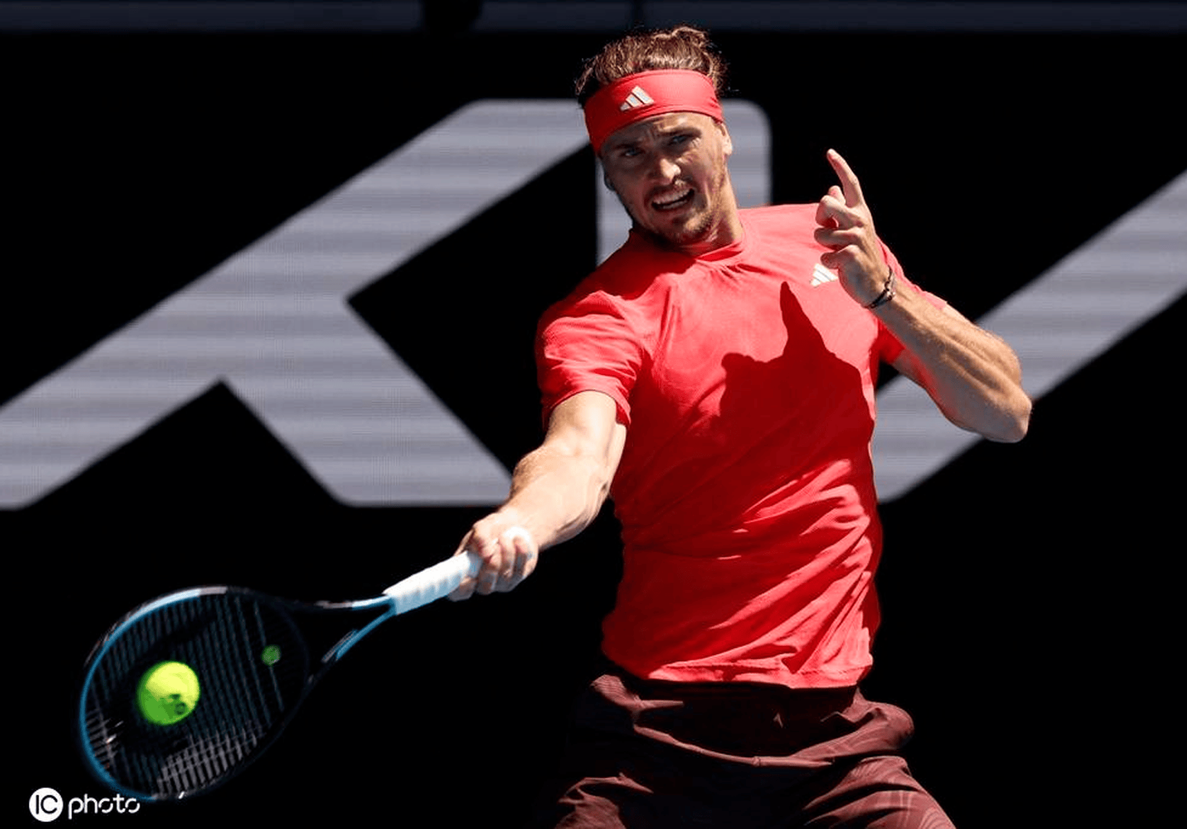 澳网逆转美网，兹维列夫关键制胜