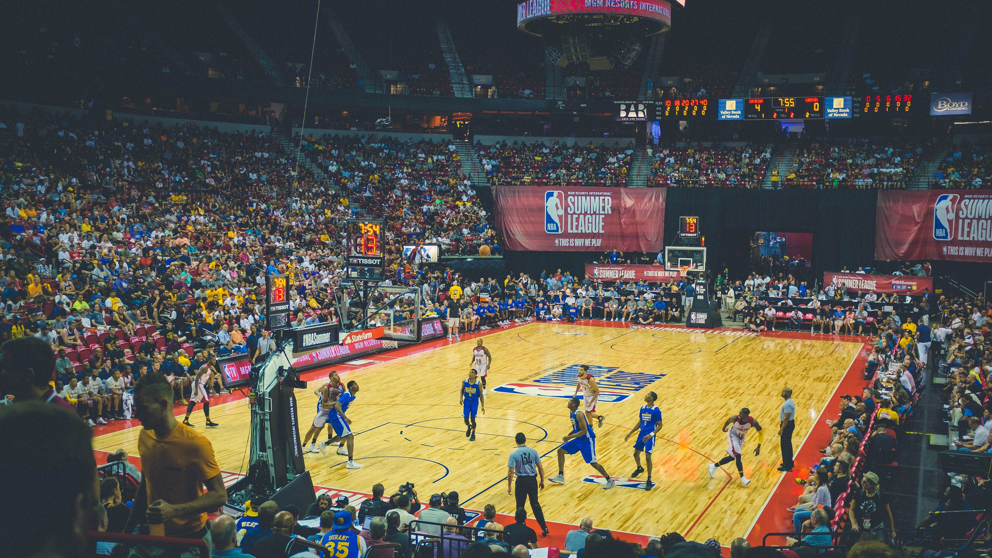 范弗利特进攻端无人可挡，快船硬仗击退76人彰显冠军相