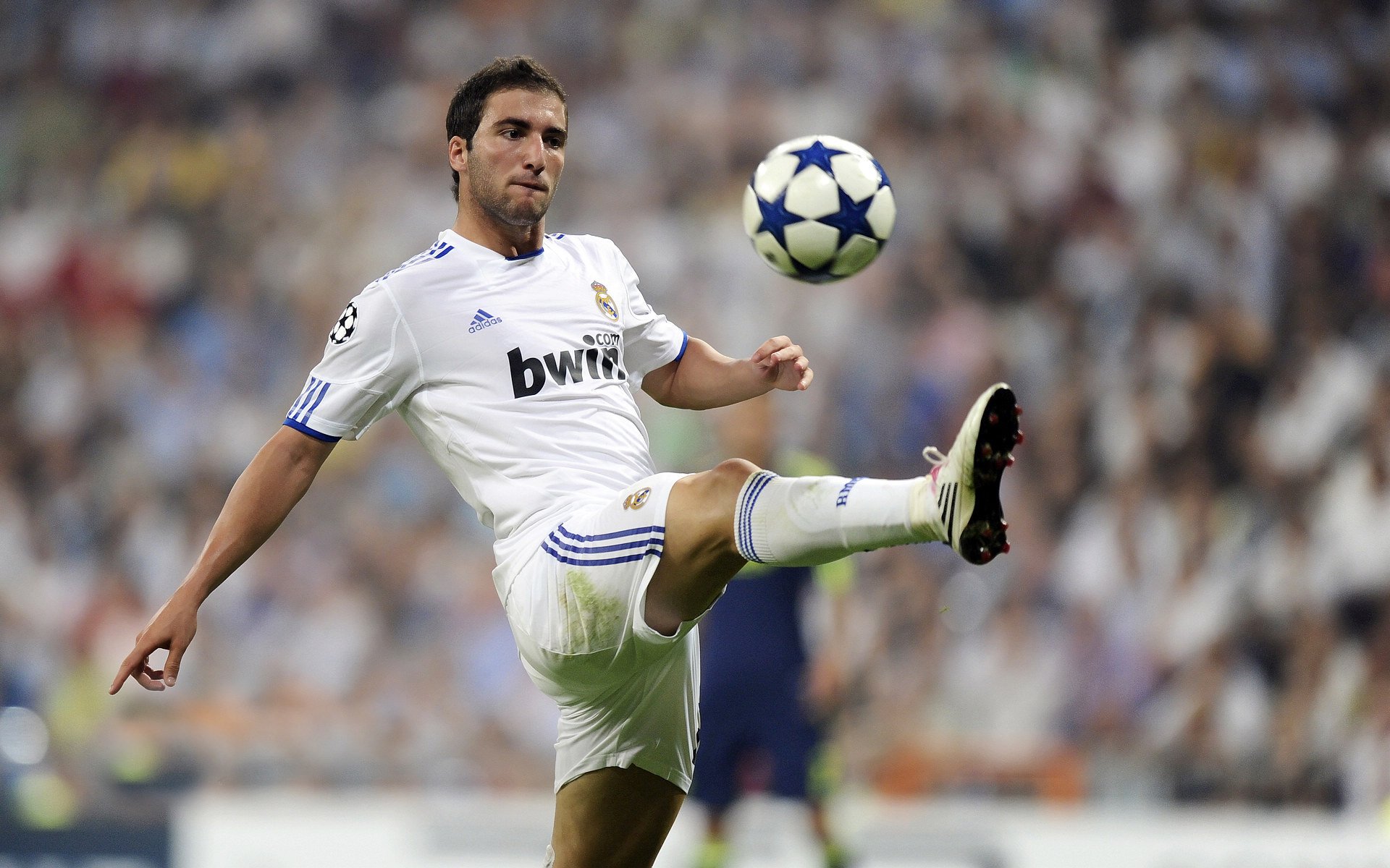 米切尔压制级爆发，掘金险胜广厦—这场唯一性对决，打出了CBA与NBA交融的极致缩影